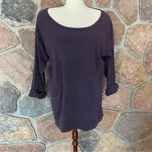 Beautiful TNA purple relaxed fit sweater - Picture 2 of 7